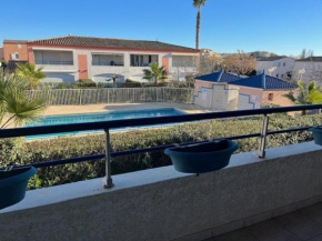Appartement T2 avec Terrasse, Parking Privé et Piscine Sécurisée, Proche Plage Richelieu - FR-1-749-37